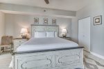Serene Main Bedroom Retreat with King Bed 